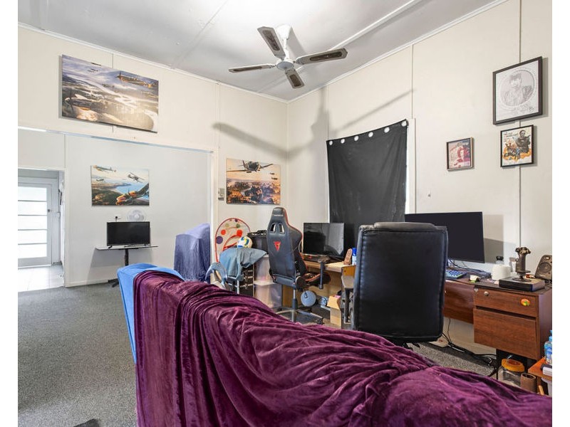 198 South Station Road, Silkstone QLD 4304