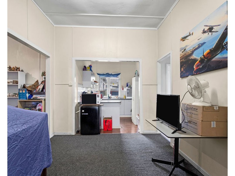 198 South Station Road, Silkstone QLD 4304