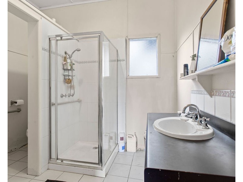 198 South Station Road, Silkstone QLD 4304