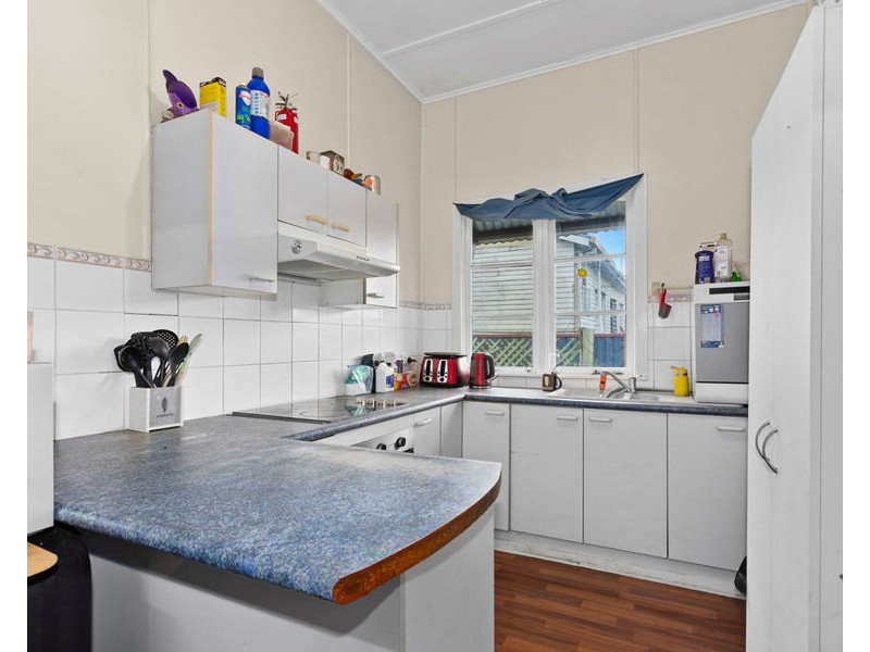 198 South Station Road, Silkstone QLD 4304