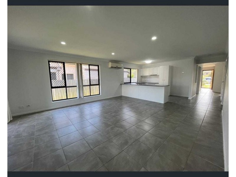 4 Nicole Ct, Redbank QLD 4301