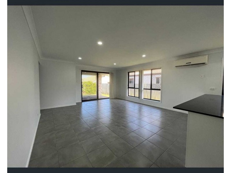 4 Nicole Ct, Redbank QLD 4301