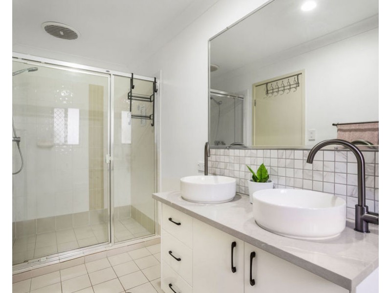 26 Hazelwood Court, Flinders View QLD 4305