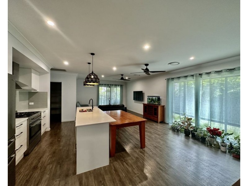 8 Reed St, Ripley QLD 4306