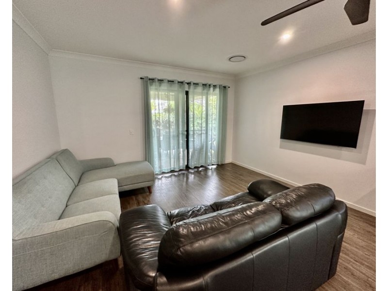 8 Reed St, Ripley QLD 4306