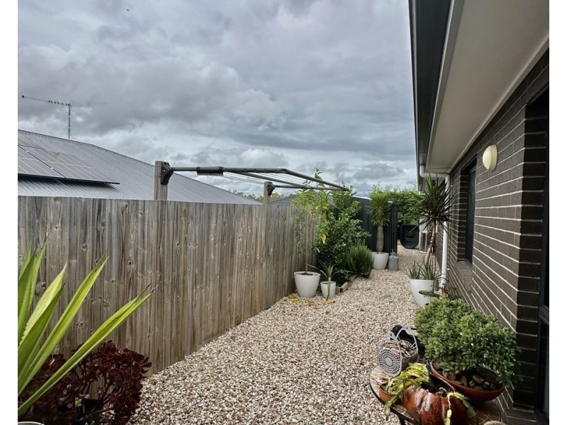 8 Reed St, Ripley QLD 4306