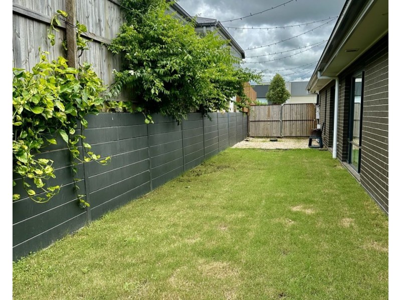 8 Reed St, Ripley QLD 4306