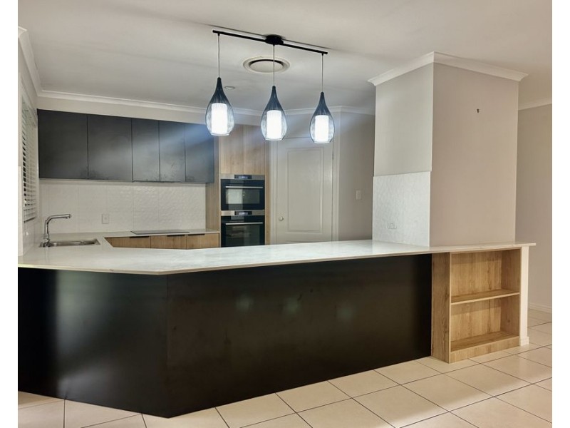 6 McDermott St, Augustine Heights QLD 4300