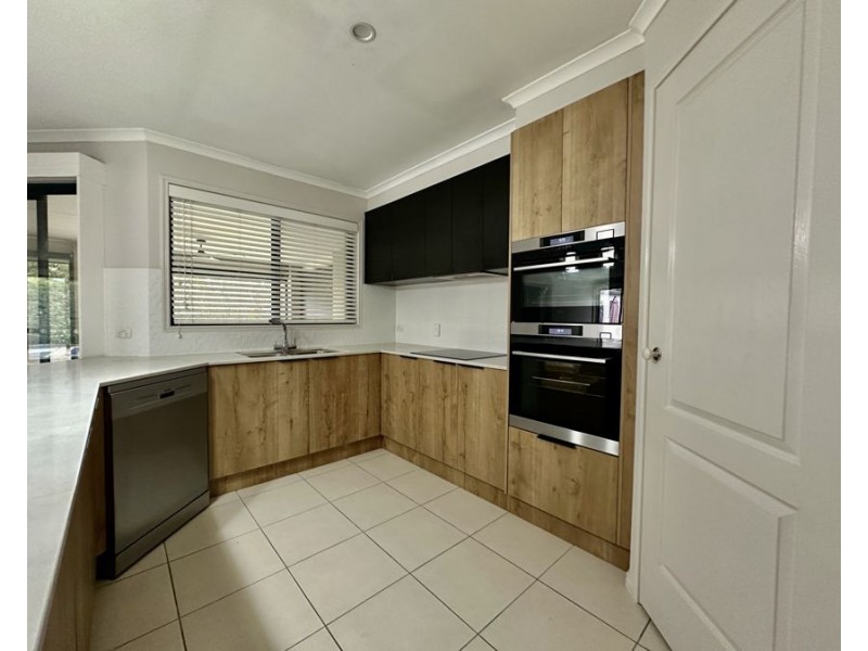 6 McDermott St, Augustine Heights QLD 4300