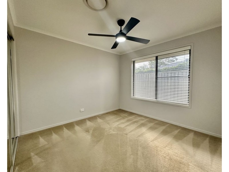 6 McDermott St, Augustine Heights QLD 4300