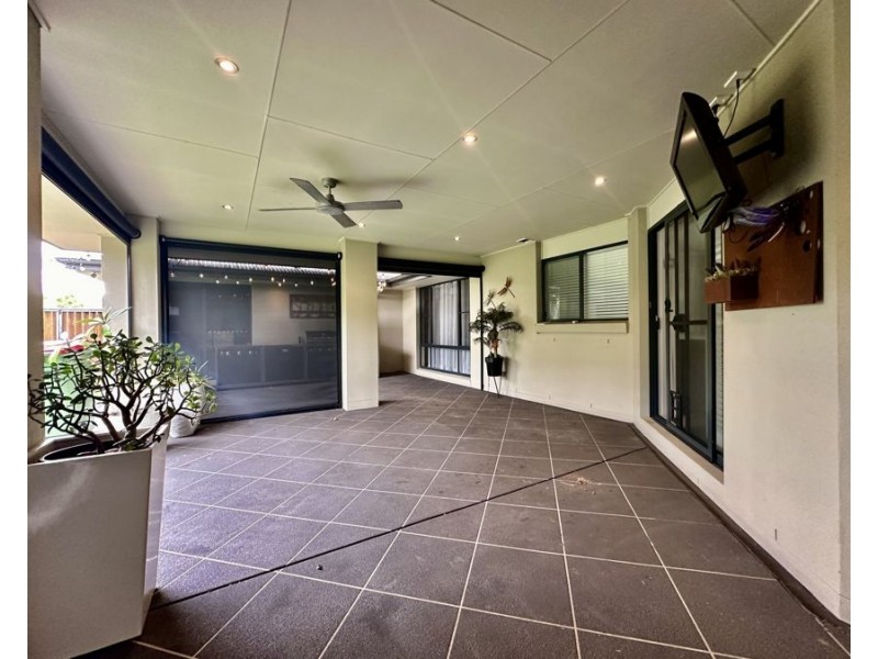 6 McDermott St, Augustine Heights QLD 4300