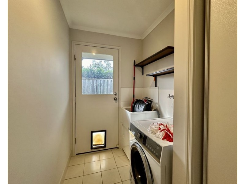 6 McDermott St, Augustine Heights QLD 4300