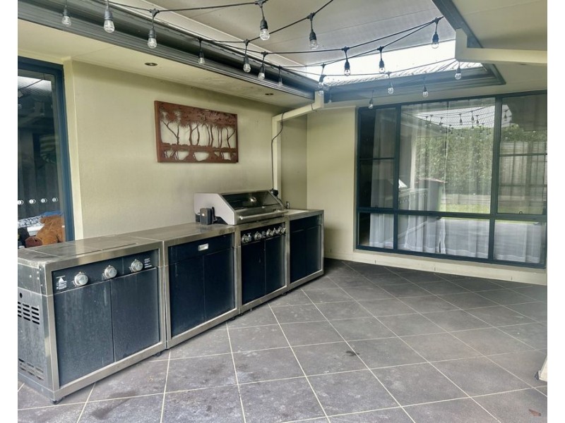 6 McDermott St, Augustine Heights QLD 4300