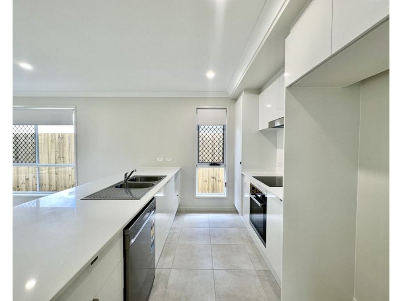 37 Proctor Cct, Logan Reserve QLD 4133