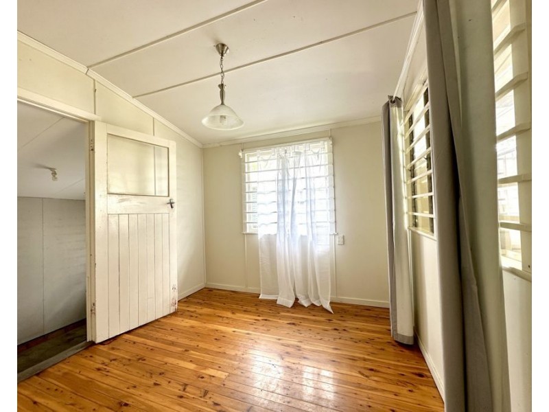 38 Samford Road, Leichhardt QLD 4305