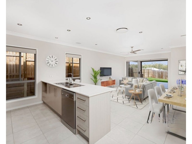 15 Heathcote St, South Ripley QLD 4306