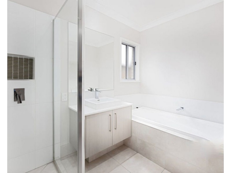 15 Heathcote St, South Ripley QLD 4306