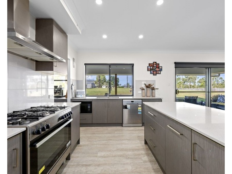 26 Wakefield Crs, Kensington Grove QLD 4341