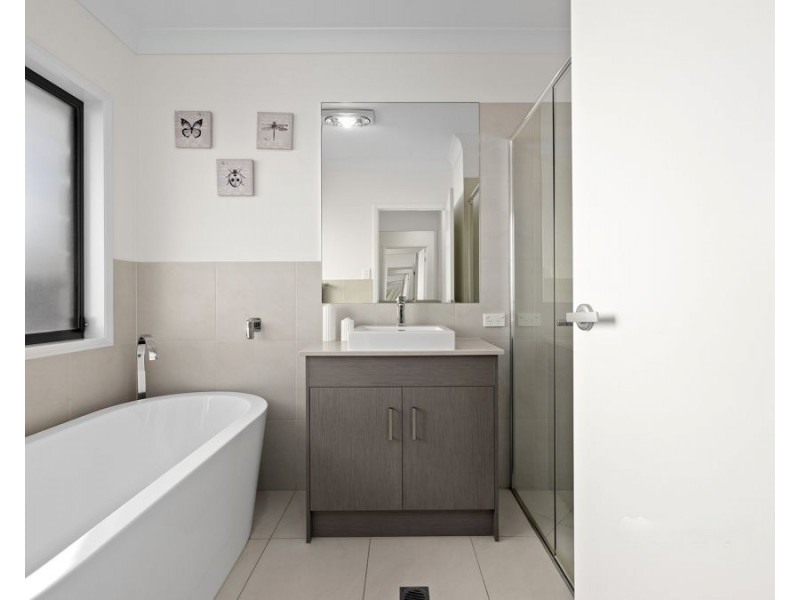 26 Wakefield Crs, Kensington Grove QLD 4341