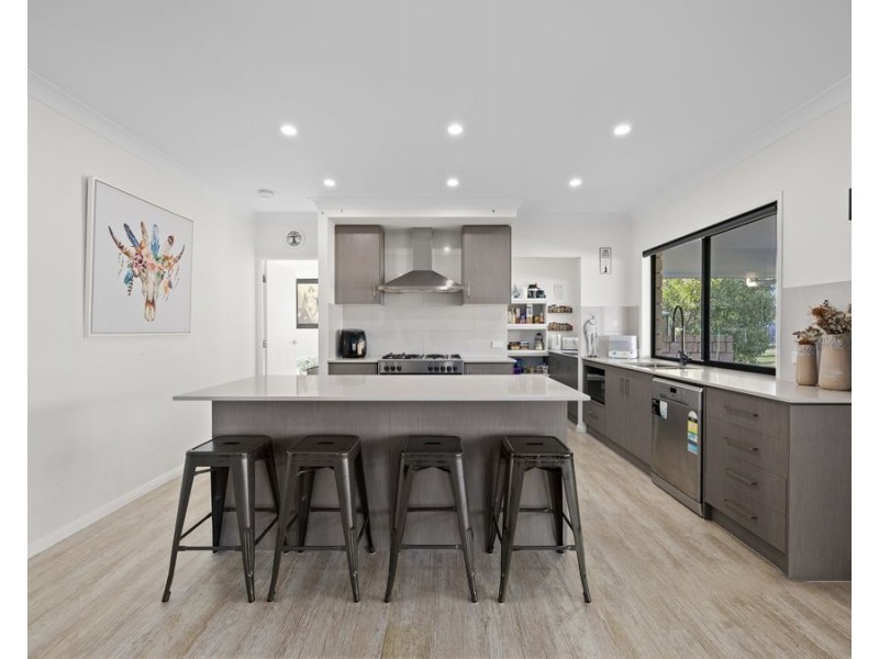 26 Wakefield Crs, Kensington Grove QLD 4341