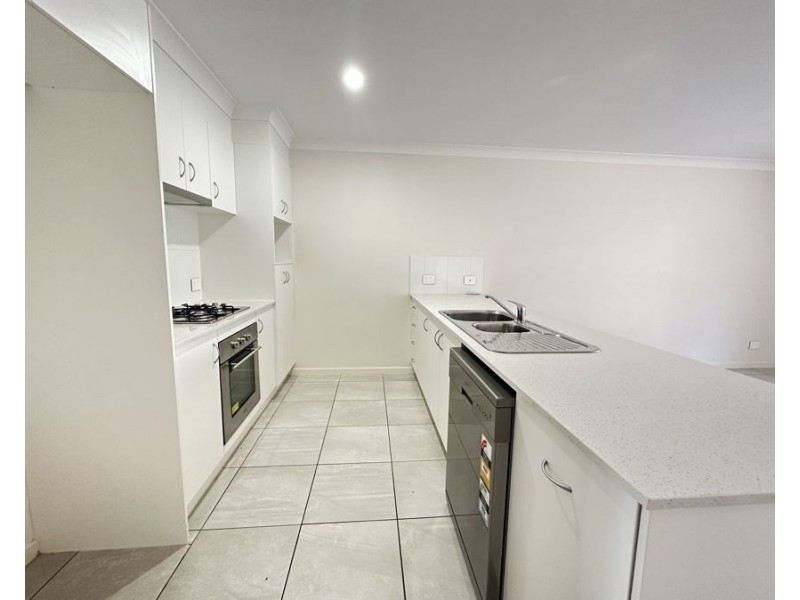 5 Woodroffe Cresent, Redbank Plains QLD 4301