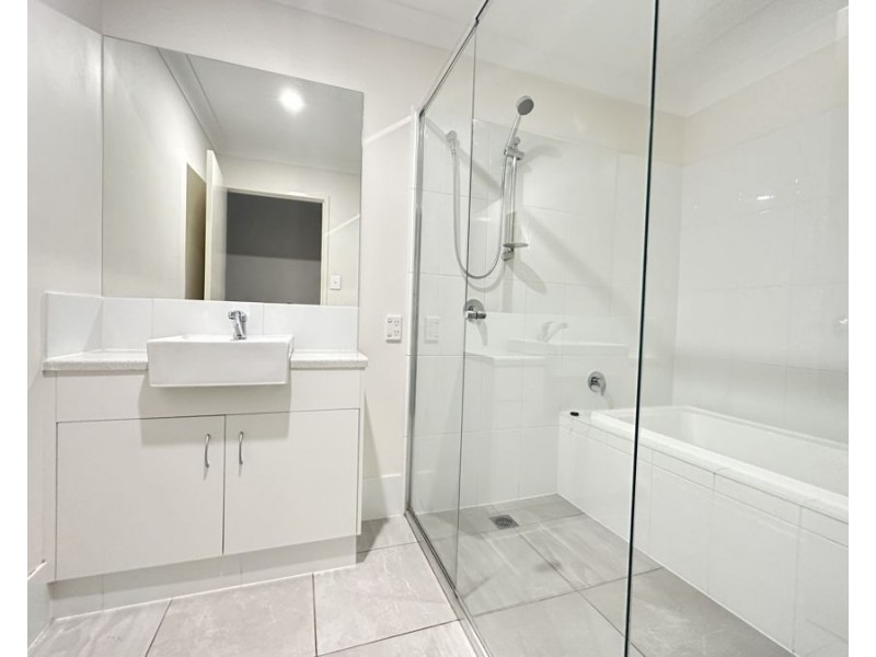 5 Woodroffe Cresent, Redbank Plains QLD 4301