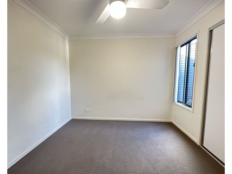 5 Woodroffe Cresent, Redbank Plains QLD 4301