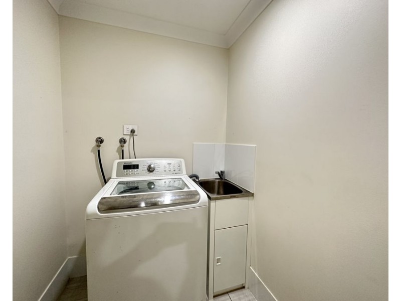 5 Woodroffe Cresent, Redbank Plains QLD 4301