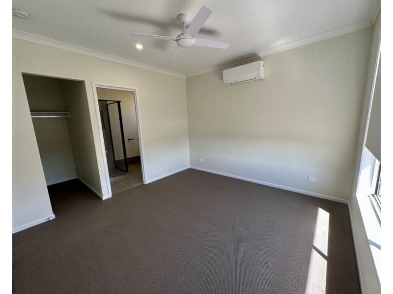 11 Darling Cct, Plainland QLD 4341