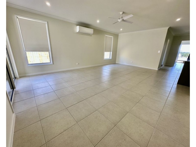 11 Darling Cct, Plainland QLD 4341