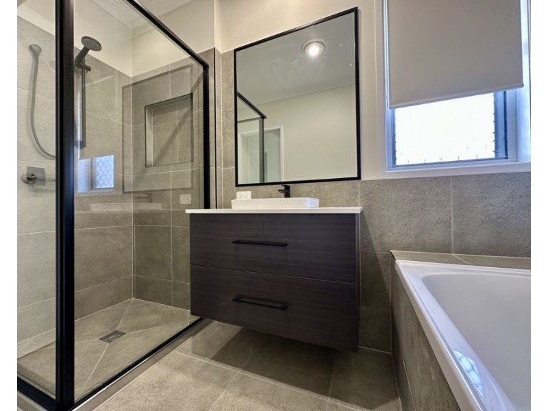 11 Darling Cct, Plainland QLD 4341