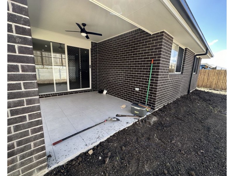 11 Darling Cct, Plainland QLD 4341