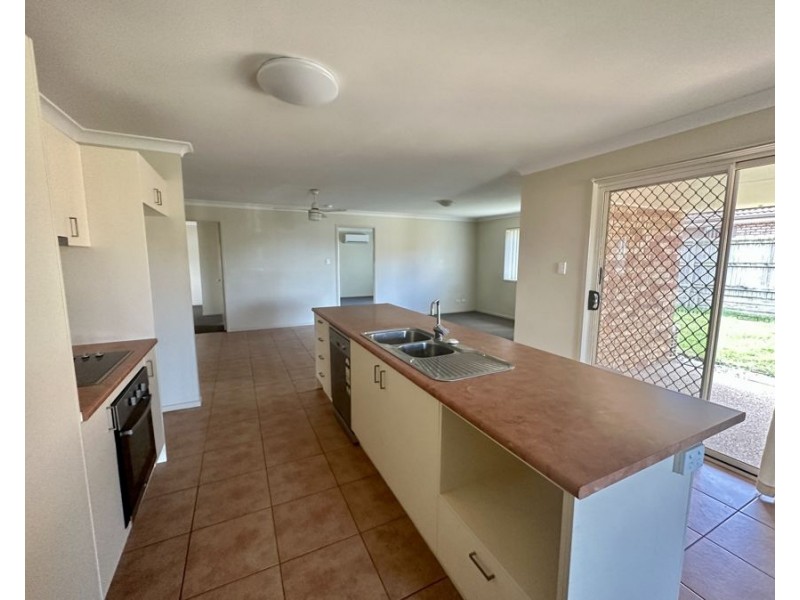 3 Spoonbill Ct, Lowood QLD 4311