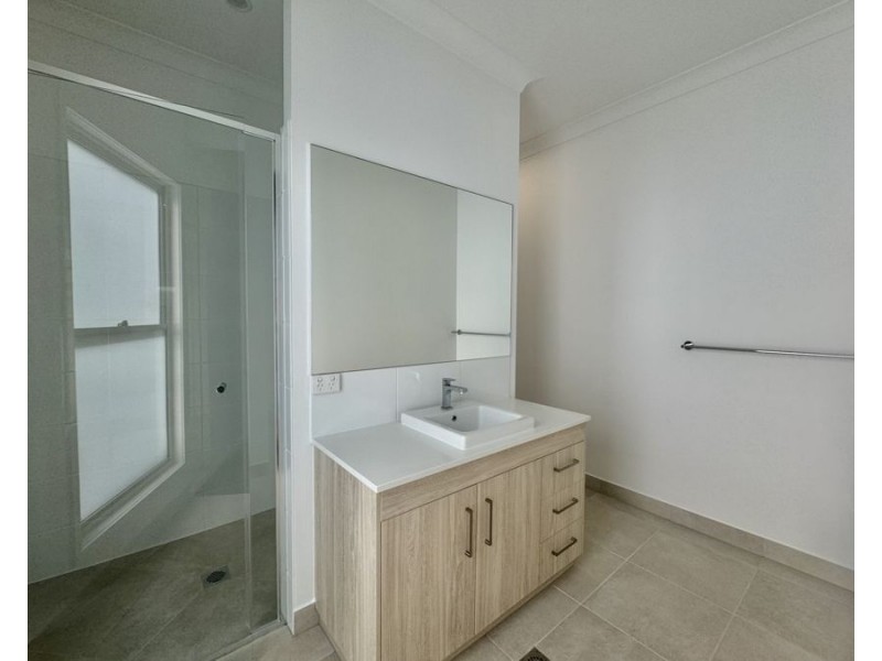 27/99 Brookwater Dr, Brookwater QLD 4300