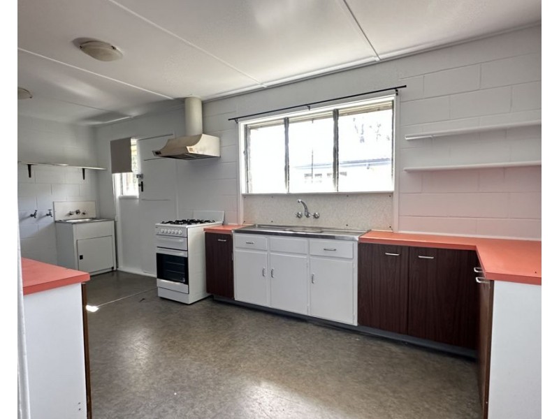 31 Crosshill Street, Leichhardt QLD 4305