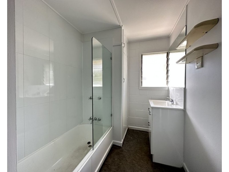 31 Crosshill Street, Leichhardt QLD 4305