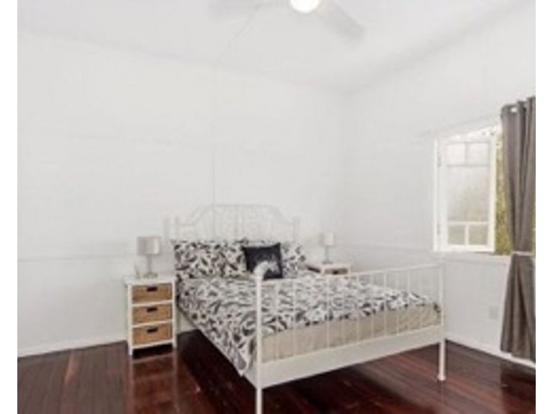 4 Lennon Lane, North Ipswich QLD 4305