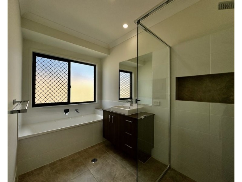 55 Mulberry Cct, Gleneagle QLD 4285