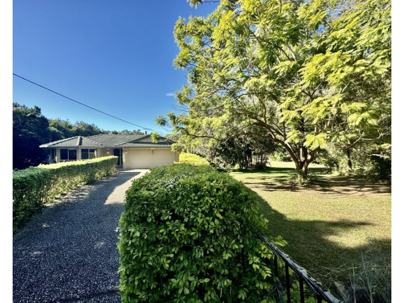 1 Wairuna Ct, Pine Mountain QLD 4306