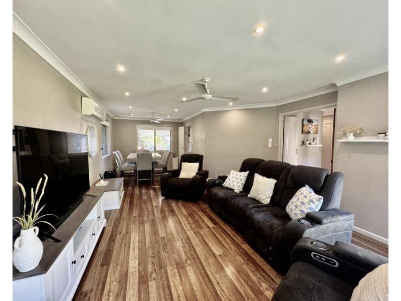 1 Wairuna Ct, Pine Mountain QLD 4306