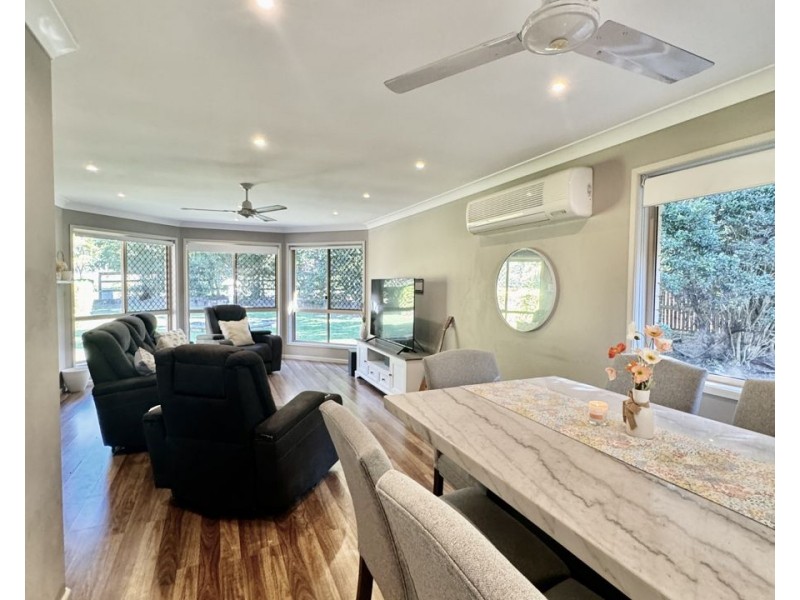 1 Wairuna Ct, Pine Mountain QLD 4306