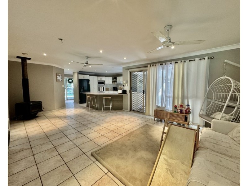 1 Wairuna Ct, Pine Mountain QLD 4306