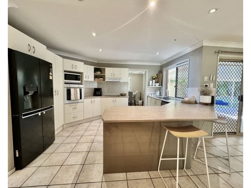1 Wairuna Ct, Pine Mountain QLD 4306