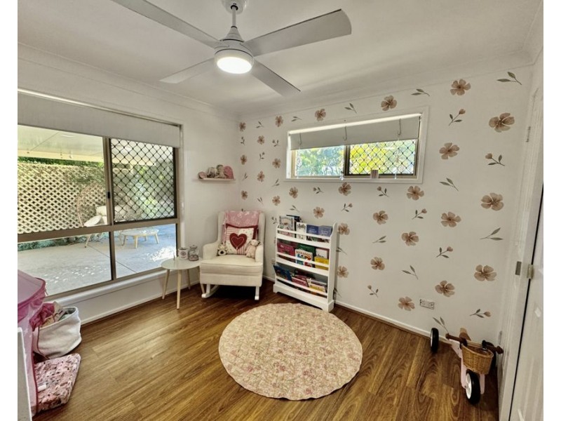 1 Wairuna Ct, Pine Mountain QLD 4306
