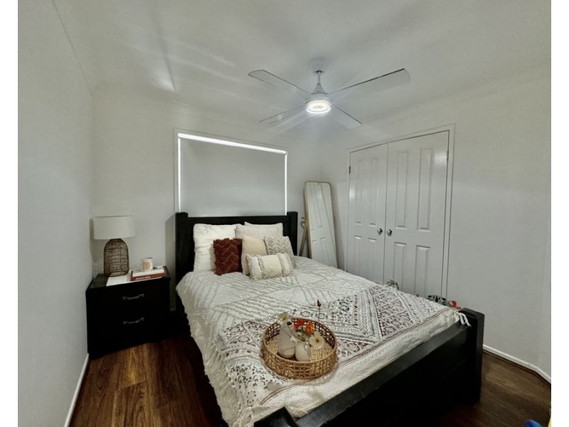 1 Wairuna Ct, Pine Mountain QLD 4306