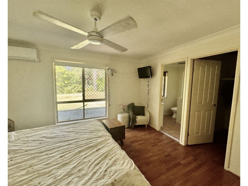 1 Wairuna Ct, Pine Mountain QLD 4306