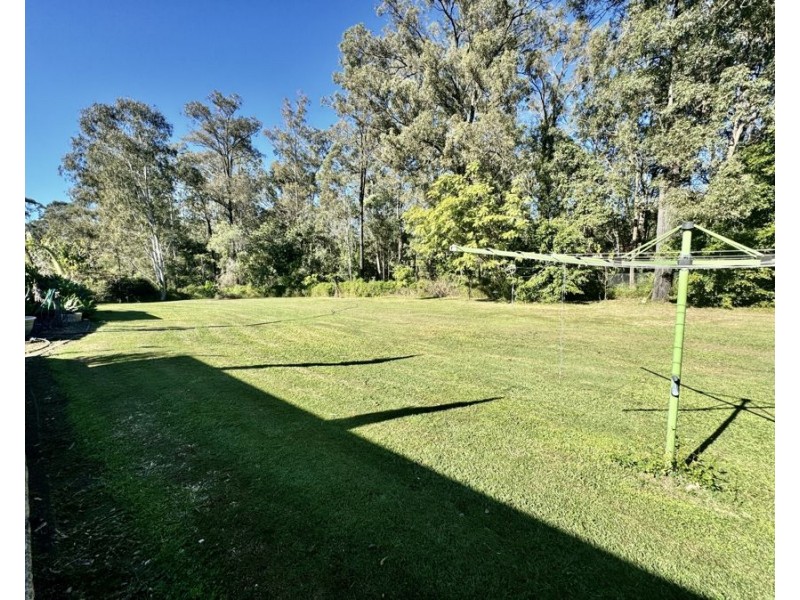 1 Wairuna Ct, Pine Mountain QLD 4306