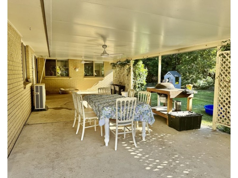 1 Wairuna Ct, Pine Mountain QLD 4306