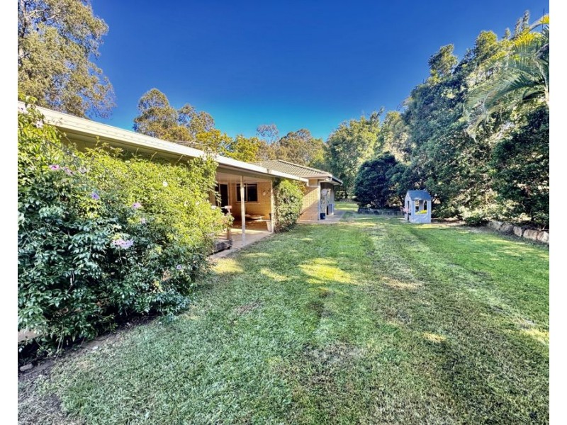 1 Wairuna Ct, Pine Mountain QLD 4306
