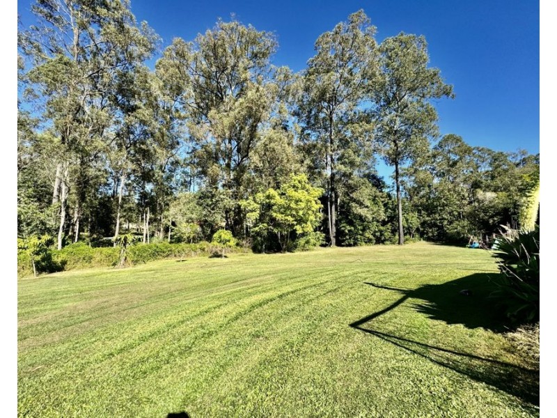 1 Wairuna Ct, Pine Mountain QLD 4306